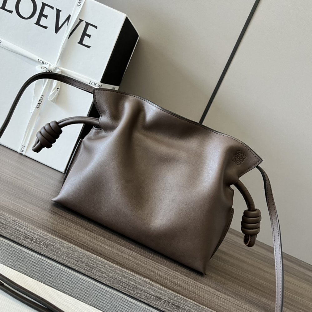 A bag Flamenco 23 cm of soft veal skin