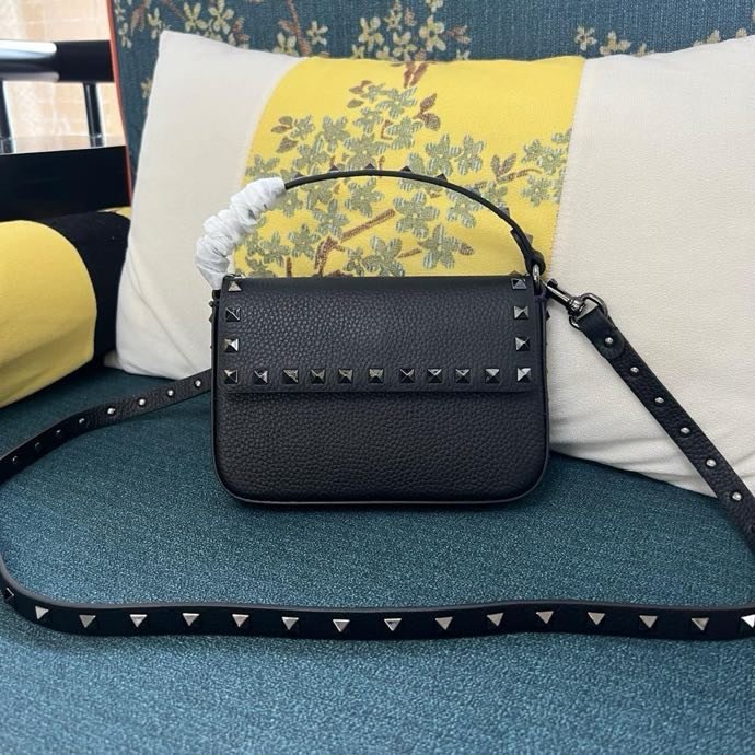 Сумка GARAVANI женская из зернистой кожи с заклёпками 19 см