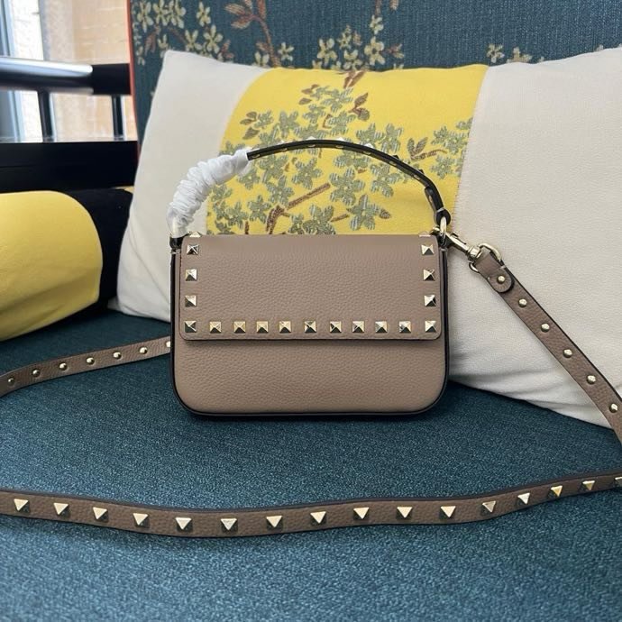 Сумка GARAVANI женская из зернистой кожи с заклёпками 19 см