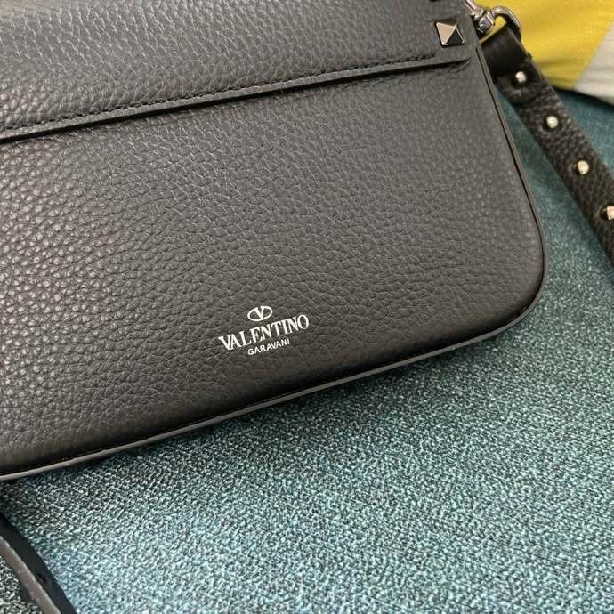 Сумка GARAVANI женская из зернистой кожи с заклёпками 19 см фото 2