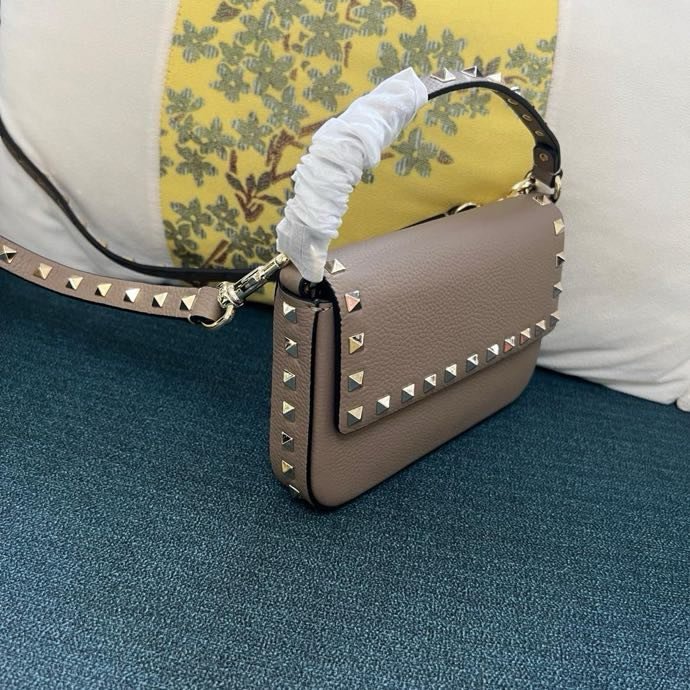 Сумка GARAVANI женская из зернистой кожи с заклёпками 19 см фото 2