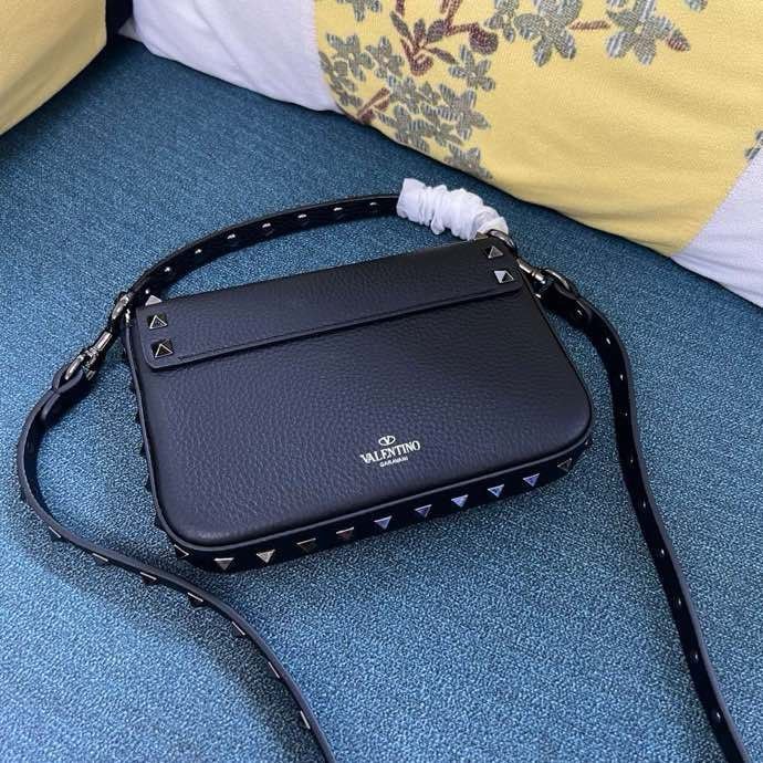 Сумка GARAVANI женская из зернистой кожи с заклёпками 19 см фото 3