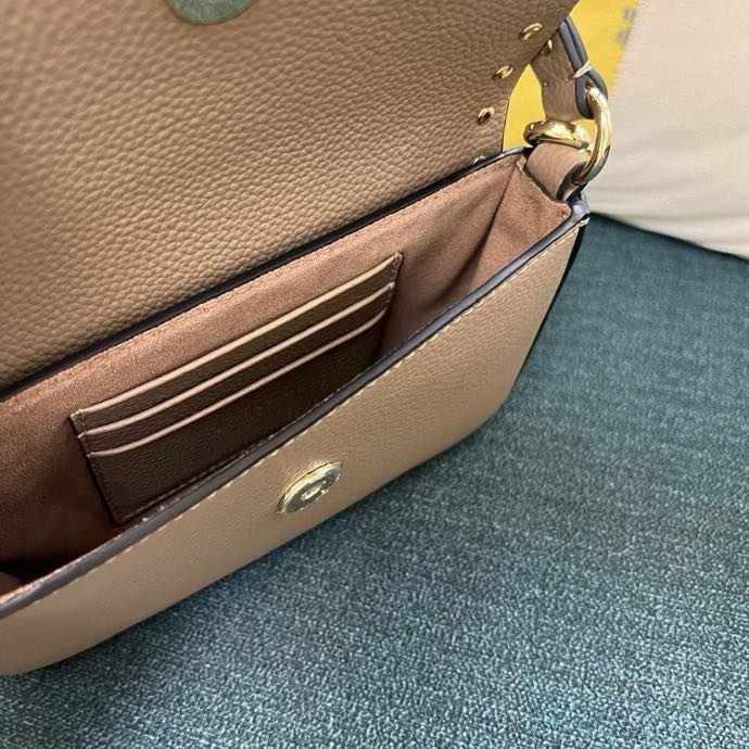 Сумка GARAVANI женская из зернистой кожи с заклёпками 19 см фото 3