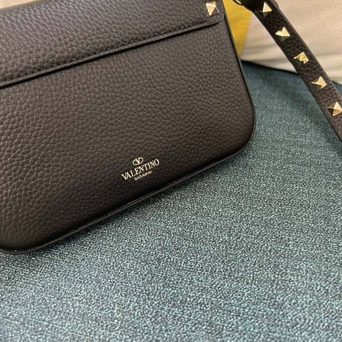 Сумка GARAVANI женская из зернистой кожи с заклёпками 19 см фото 4