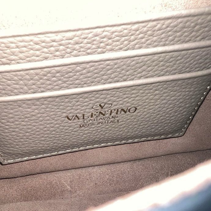 Сумка GARAVANI женская из зернистой кожи с заклёпками 19 см фото 5