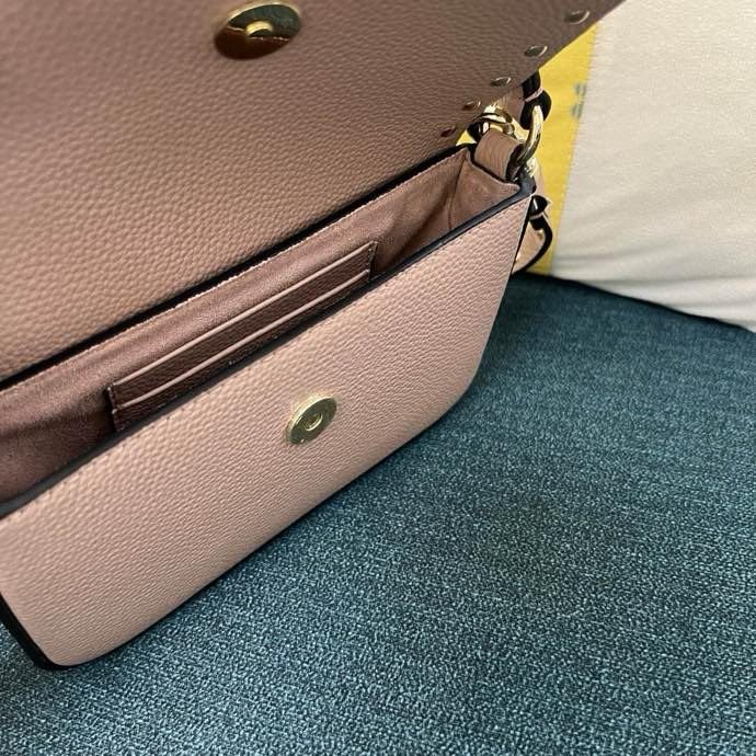 Сумка GARAVANI женская из зернистой кожи с заклёпками 19 см фото 7