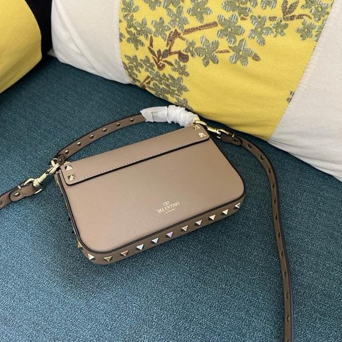 Сумка GARAVANI женская из зернистой кожи с заклёпками 19 см фото 9