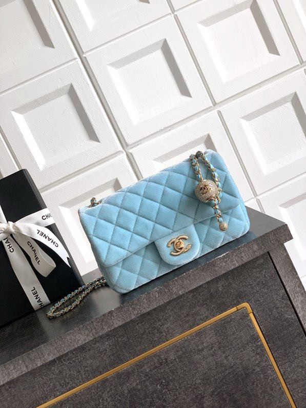 A bag blue velvet Chanel 25B Velvet 20 cm