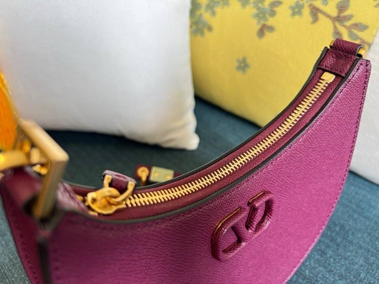 Сумка HOBO VLOGO SIGNATURE кожаная 20 см фото 3