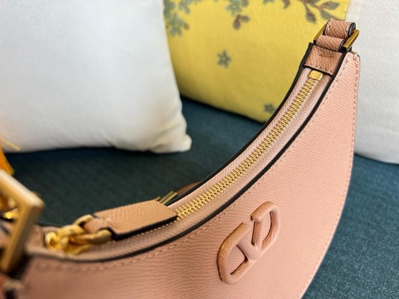 Сумка HOBO VLOGO SIGNATURE кожаная 20 см фото 7