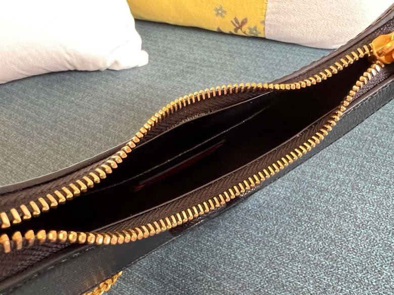 Сумка HOBO VLOGO SIGNATURE кожаная 20 см фото 9