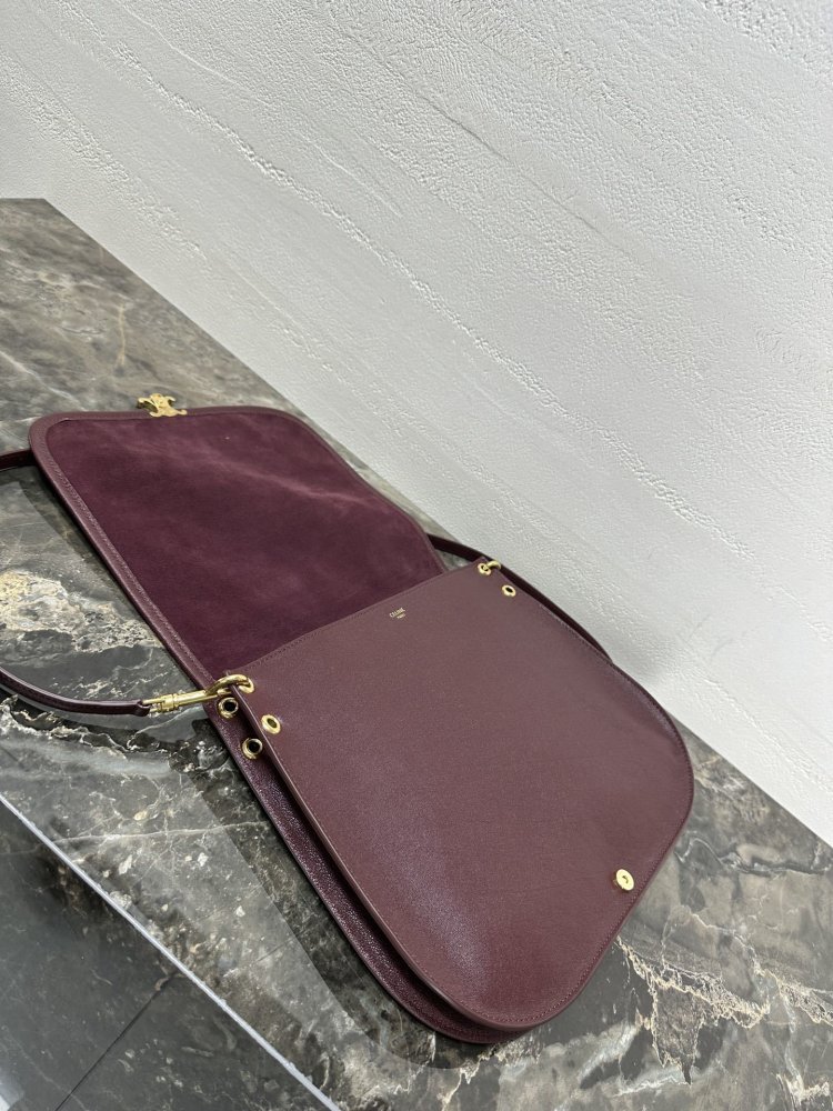 Сумка из мягкой кожи Triomphe Besace 32 см фото 7