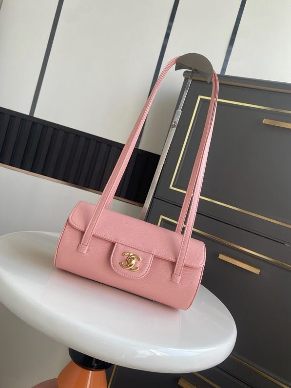 Сумка Jennie кожаная CHANEL 26C 20 см