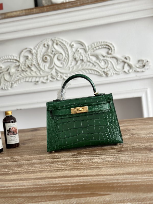 Сумка Kelly mini 19 см из коровьей кожи с тиснением под крокодила