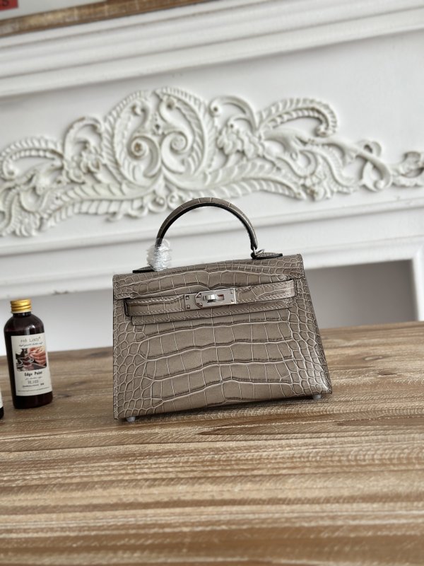 Сумка Kelly mini 19 см из коровьей кожи с тиснением под крокодила