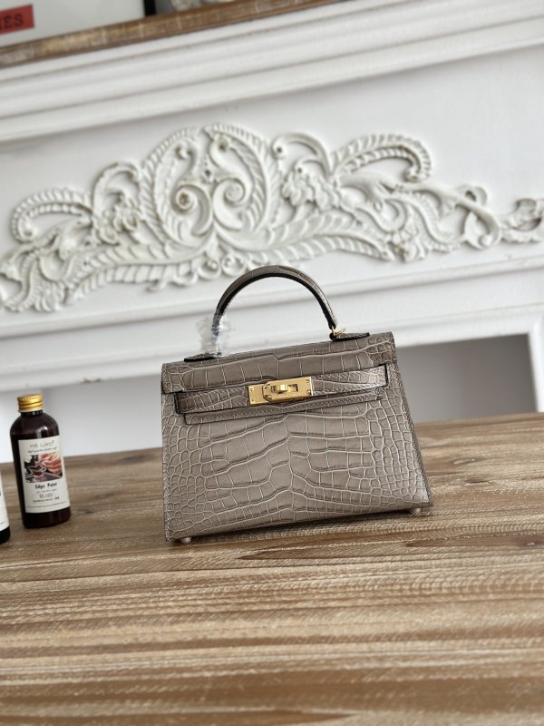 Сумка Kelly mini 19 см из коровьей кожи с тиснением под крокодила
