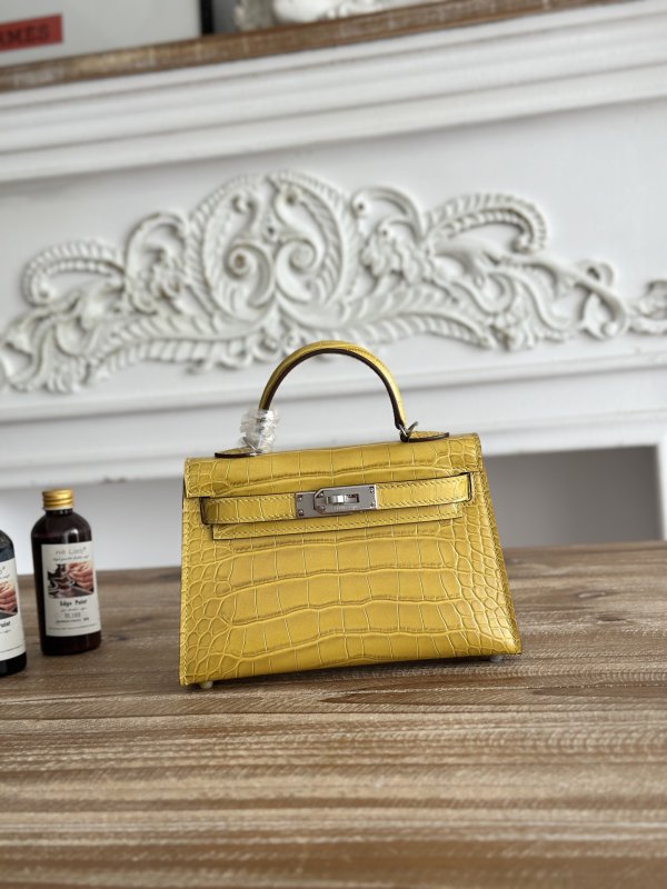 Сумка Kelly mini 19 см из коровьей кожи с тиснением под крокодила