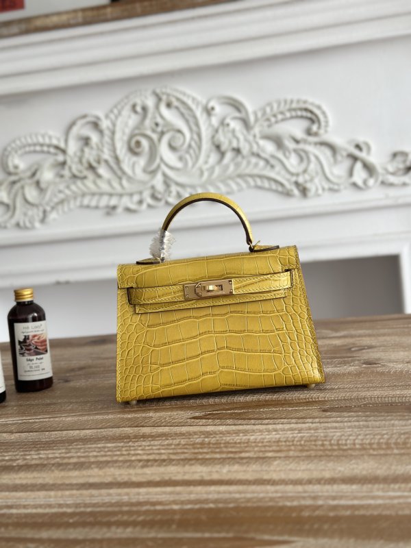 Сумка Kelly mini 19 см из коровьей кожи с тиснением под крокодила