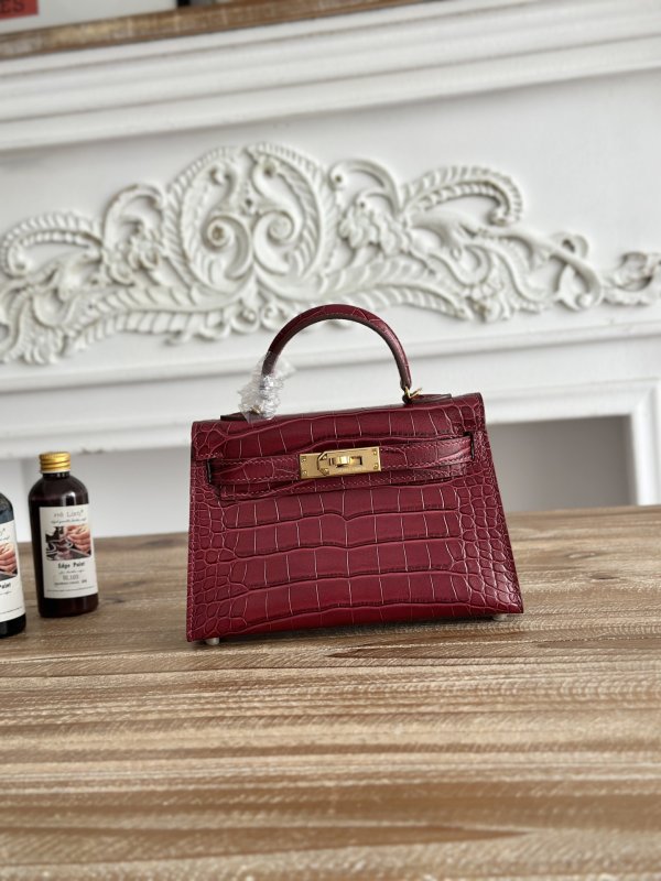 Сумка Kelly mini 19 см из коровьей кожи с тиснением под крокодила