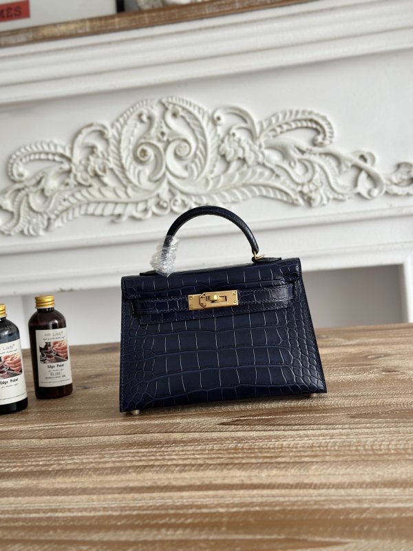 Сумка Kelly mini 19 см из коровьей кожи с тиснением под крокодила