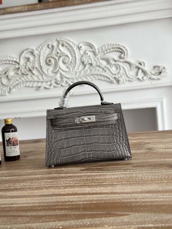 Сумка Kelly mini 19 см из коровьей кожи с тиснением под крокодила