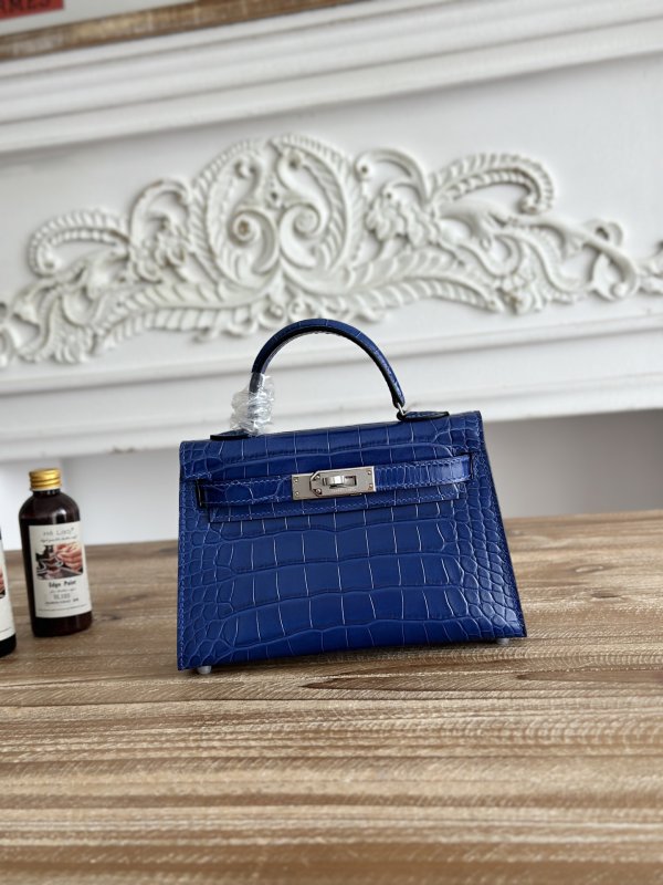 Сумка Kelly mini 19 см из коровьей кожи с тиснением под крокодила