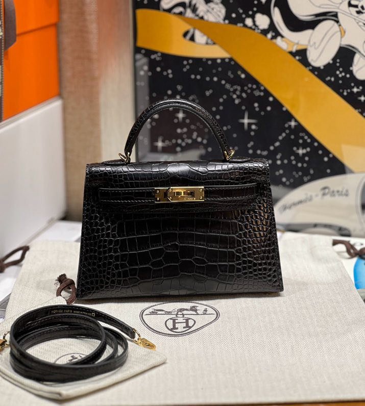 A bag Kelly Mini 20 cm of skin crocodile