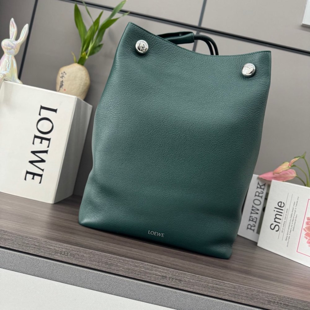 A bag hobo 27 cm of soft grained veal skin