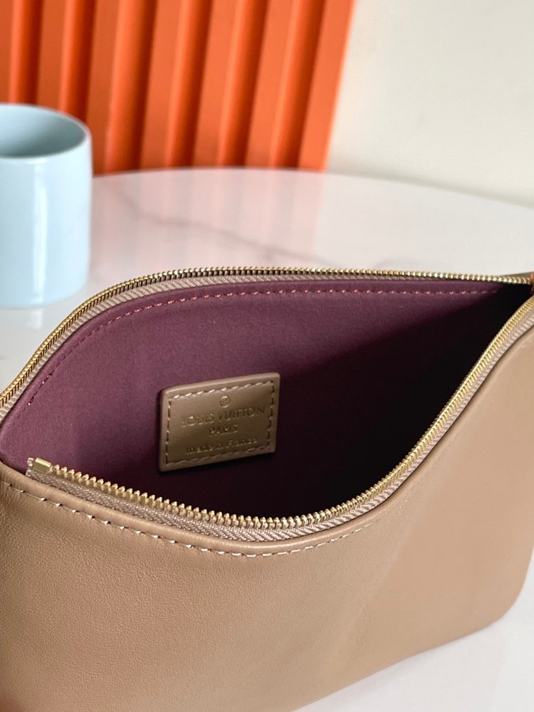 Сумка хобо Coussin кожаная 38 см фото 6