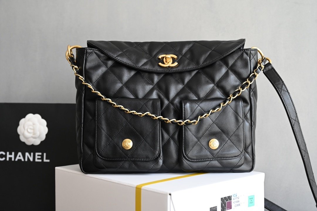 Сумка хобо кожаная Chanel 24P 30 см