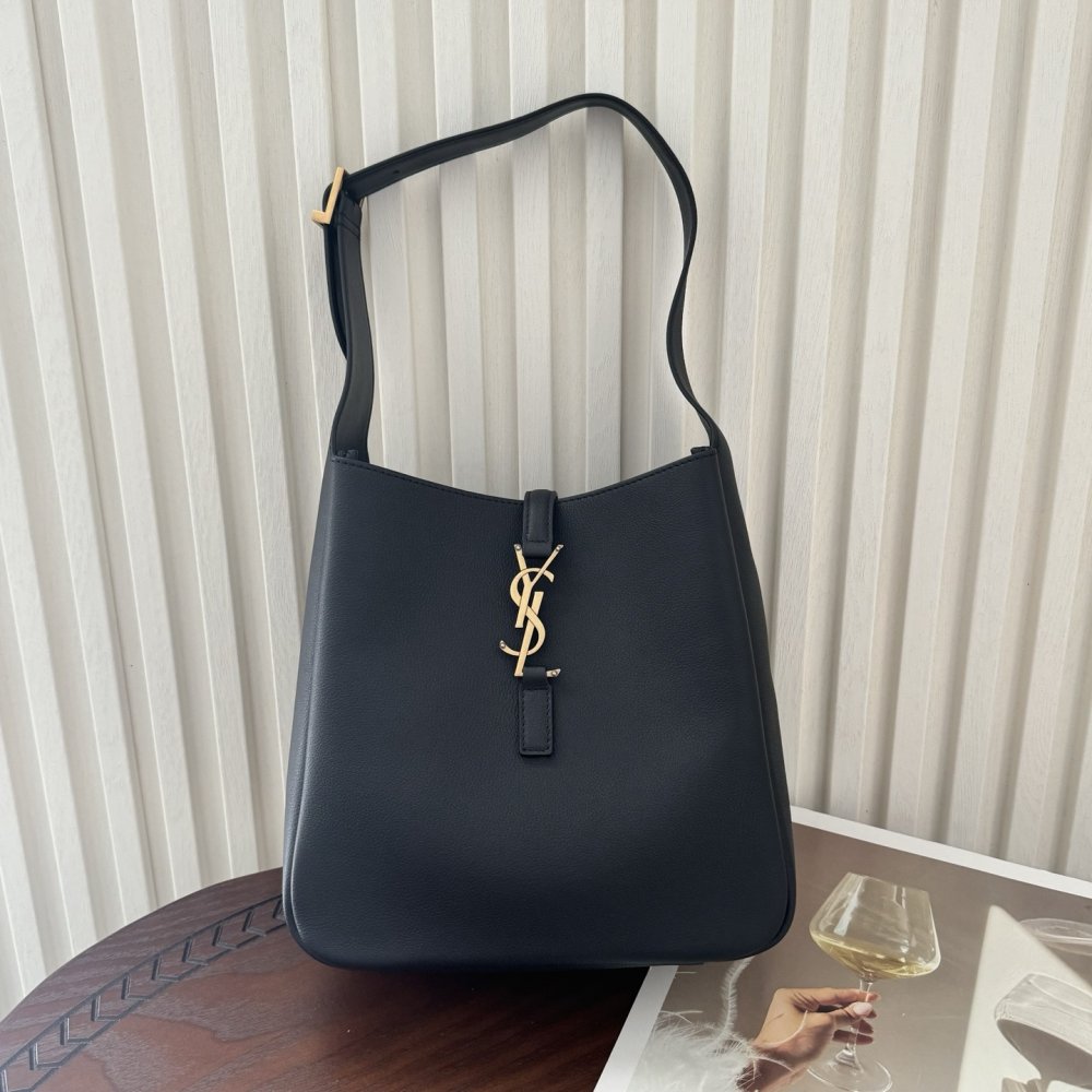 A bag hobo LE 5A7 23 cm