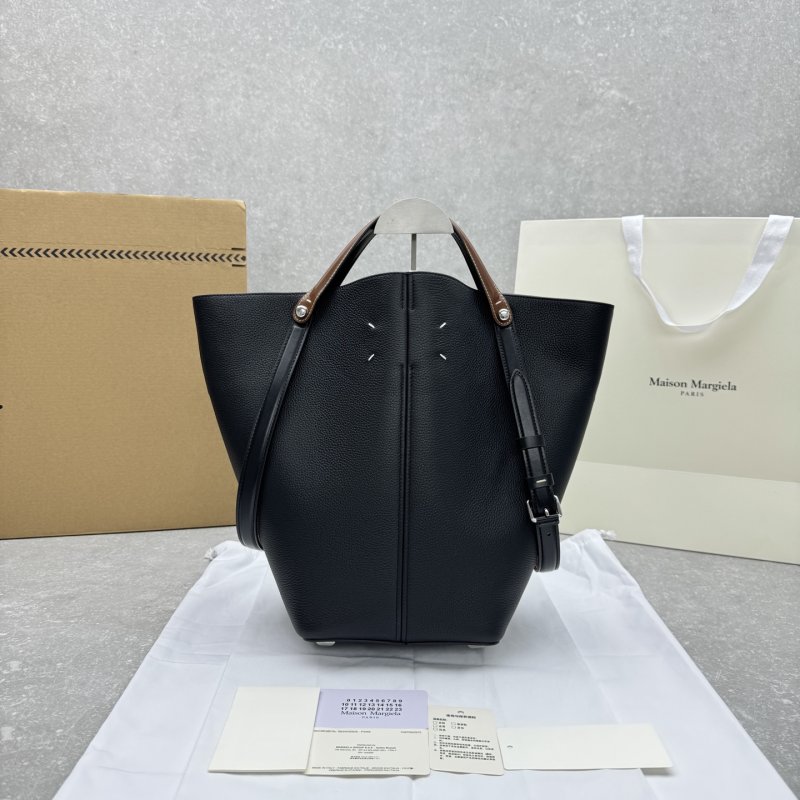 Сумка хобо Maison Margiela Dress Age кожаная 42 см