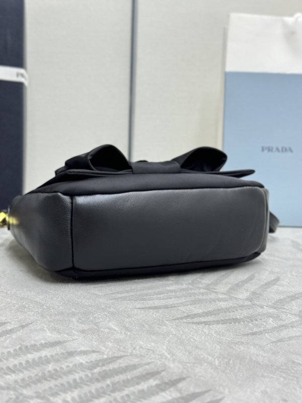 Сумка хобо с бантом 1BC241 22 см фото 6