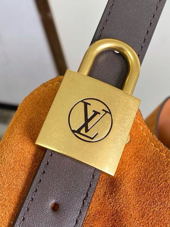 Сумка хобо замшевая среднего размера 31 см фото 4