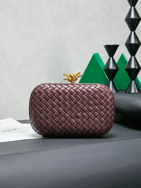 Сумка клатч Intrecciato Knot 20 см