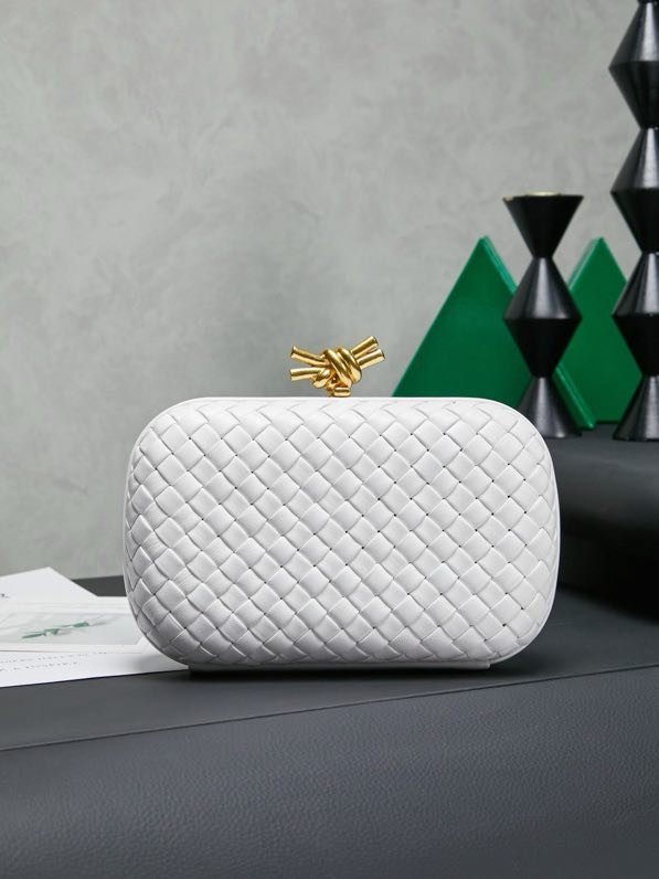 Сумка клатч Intrecciato Knot 20 см