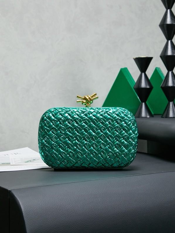 Сумка клатч Intrecciato Knot 20 см