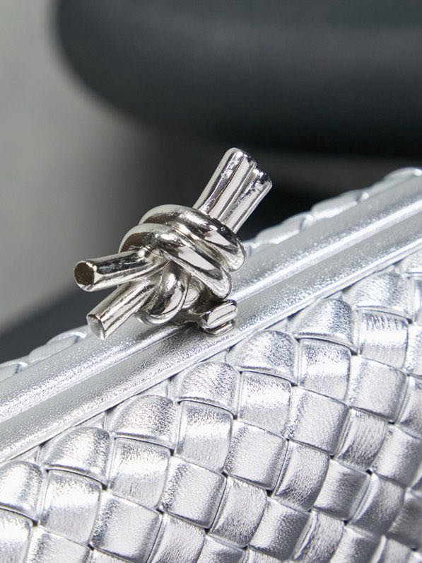 Сумка клатч Intrecciato Knot 20 см фото 2