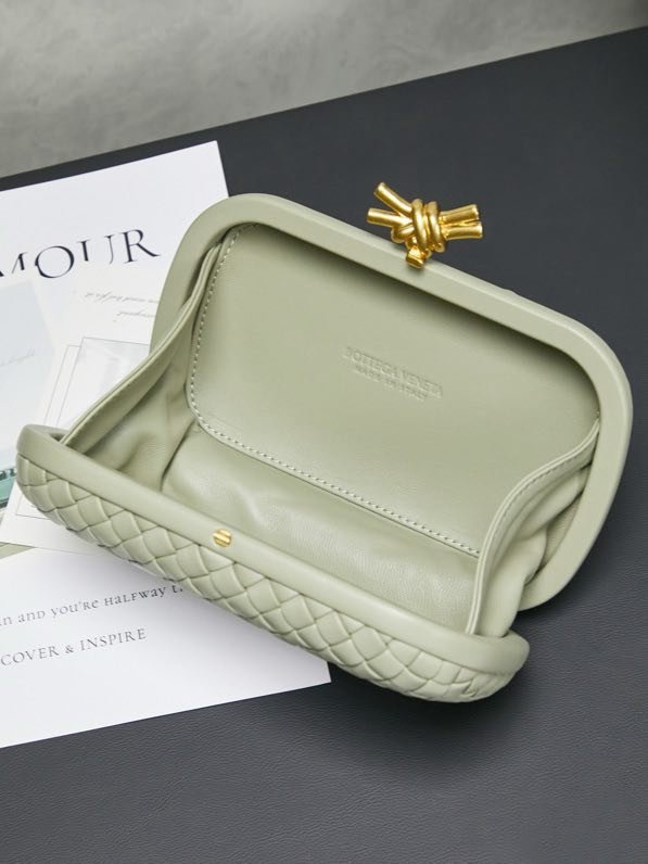 A bag clutch Intrecciato Knot 20 cm фото 2