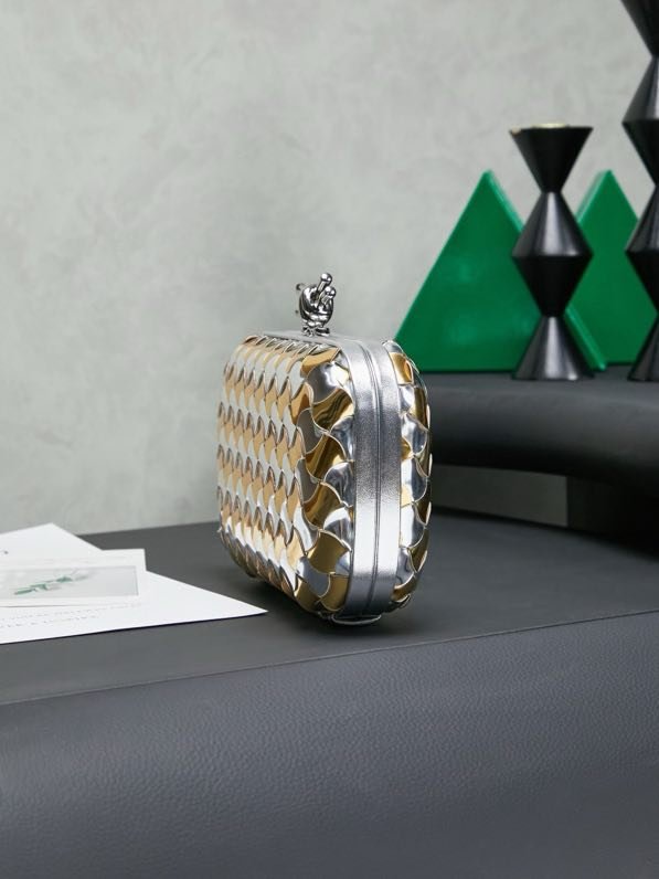 Сумка клатч Intrecciato Knot 20 см фото 3