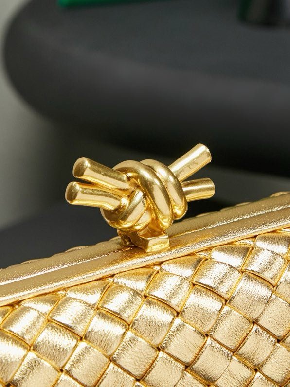 Сумка клатч Intrecciato Knot 20 см фото 3