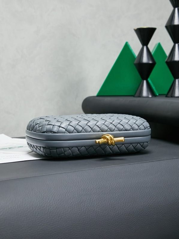 A bag clutch Intrecciato Knot 20 cm фото 3