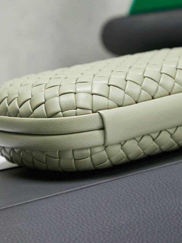 A bag clutch Intrecciato Knot 20 cm фото 3