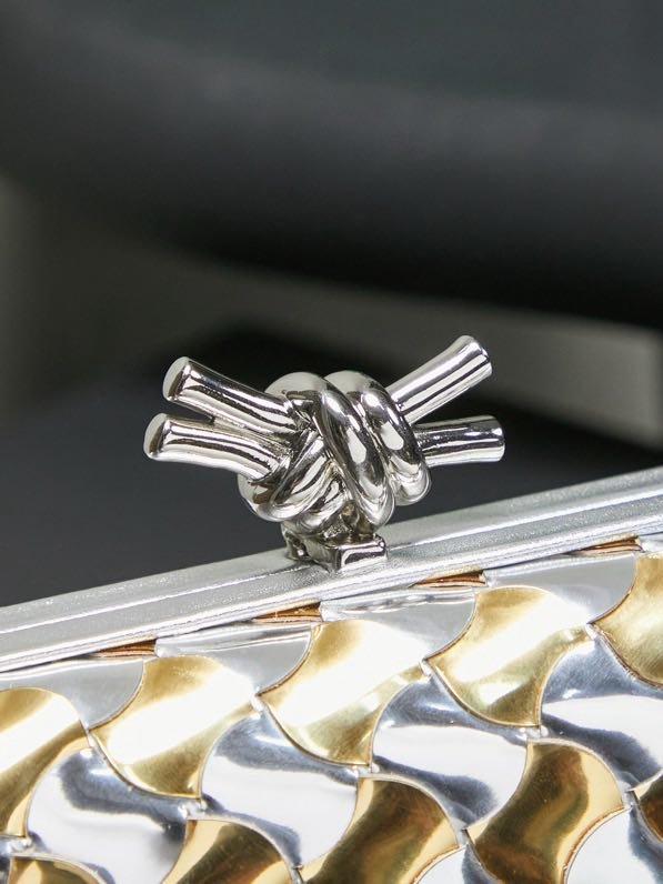 Сумка клатч Intrecciato Knot 20 см фото 4