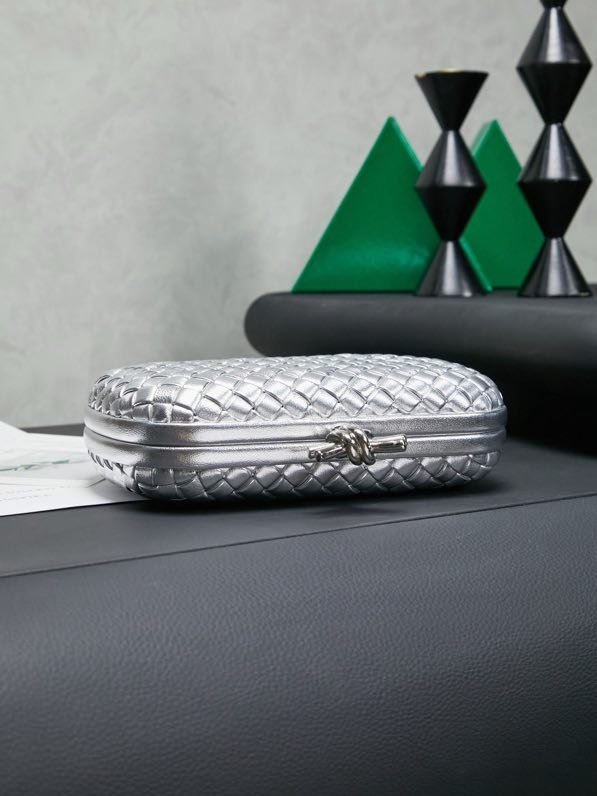 Сумка клатч Intrecciato Knot 20 см фото 4