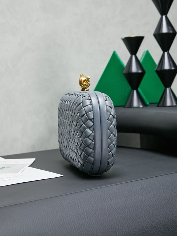 A bag clutch Intrecciato Knot 20 cm фото 4