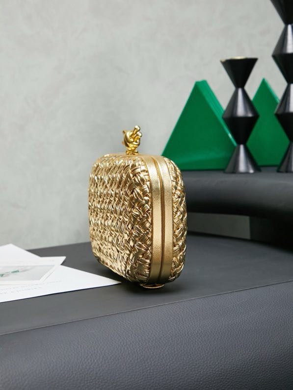 A bag clutch Intrecciato Knot 20 cm фото 4