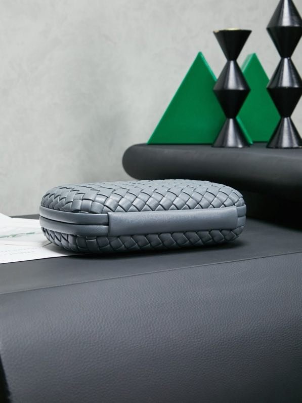 A bag clutch Intrecciato Knot 20 cm фото 5