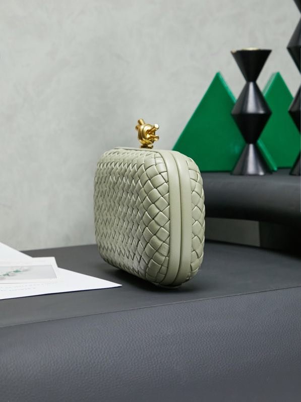 A bag clutch Intrecciato Knot 20 cm фото 5