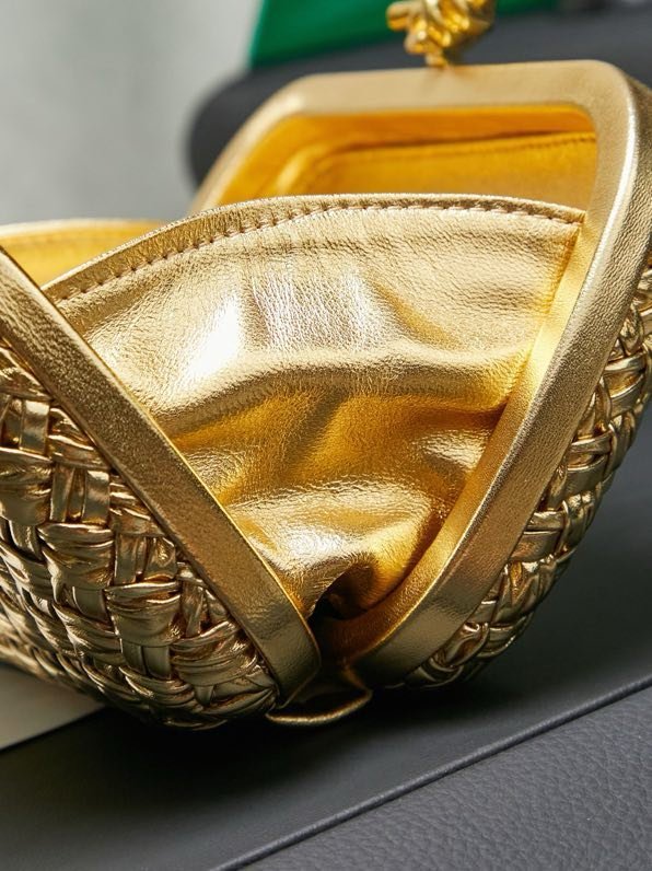 A bag clutch Intrecciato Knot 20 cm фото 5